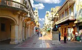La magia de la Zona Colonial al atardecer. Un paseo por sus calles es como viajar en el tiempo.